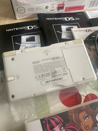 Nintendo ds blanca con juegos