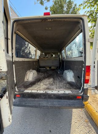 Volkswagen LT 35 Kombi · 9 Plazas ·