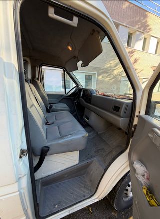 Volkswagen LT 35 Kombi · 9 Plazas ·