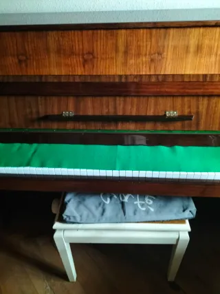 Piano analógico Cherny