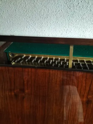 Piano analógico Cherny