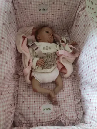 Muñeca bebé realista