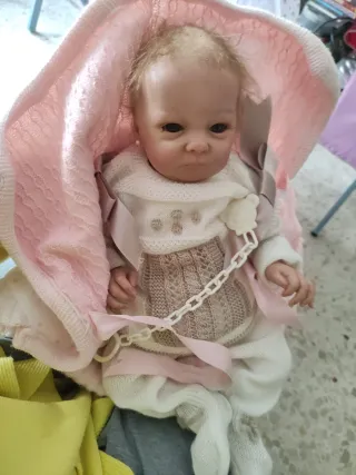 Muñeca bebé realista