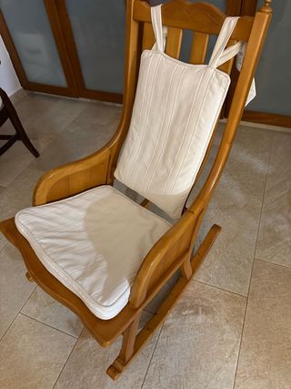 Mecedora de madera maciza, serie Colono