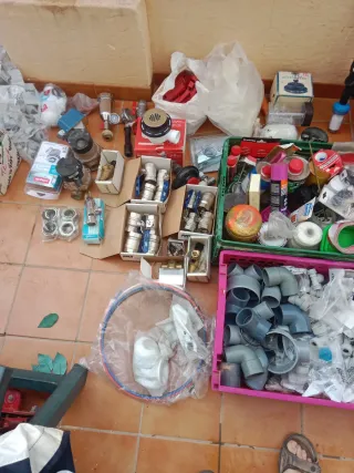 Lote fontanería: codos, tubos y accesorios