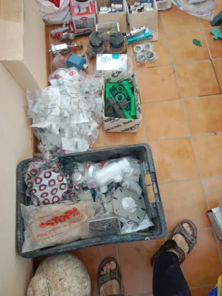 Lote fontanería: codos, tubos y accesorios