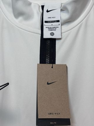Chaqueta deportiva Nike blanca y negra