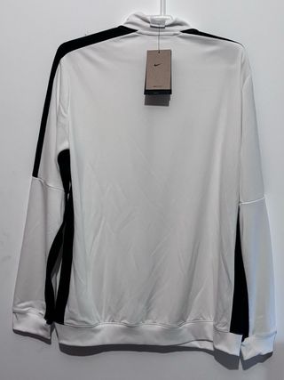 Chaqueta deportiva Nike blanca y negra