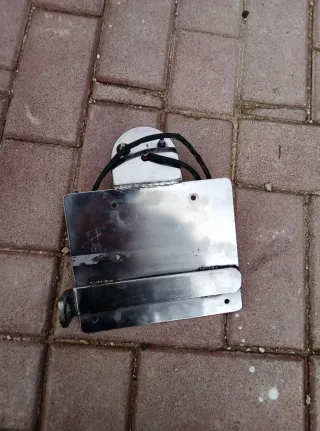 Soporte matrícula moto con luz roja