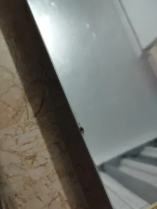 Mesa centro cristal y metal dorado