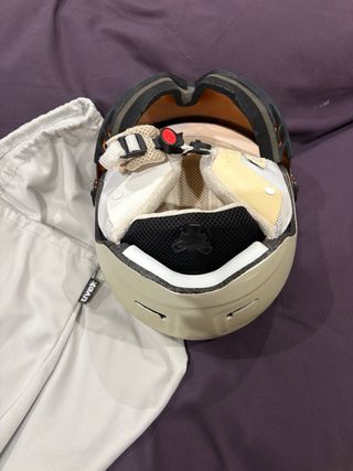 Casco Uvex con visor para esquí