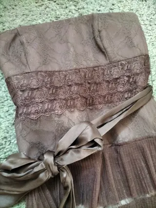 Vestido largo marrón con volantes