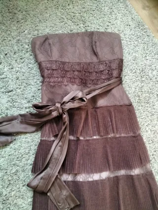 Vestido largo marrón con volantes