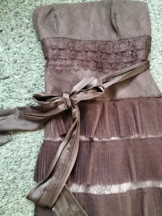 Vestido largo marrón con volantes