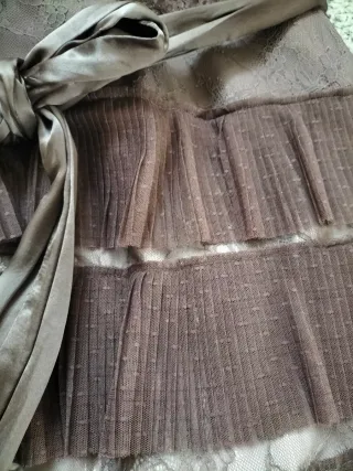 Vestido largo marrón con volantes