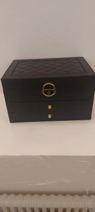 Portagioie grande nero con dettagli oro