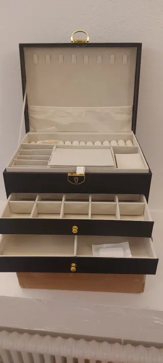 Portagioie grande nero con dettagli oro