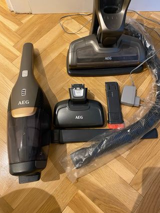 Aspiradora Escoba AEG. No envío