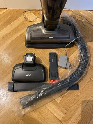 Aspiradora Escoba AEG. No envío