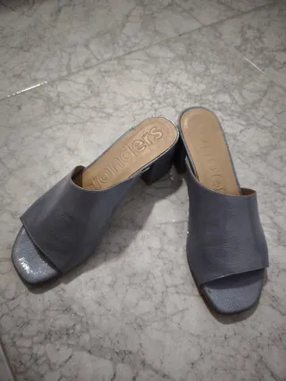 Sandalias mule Wonders