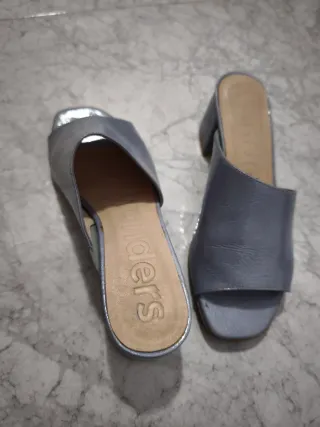 Sandalias mule Wonders