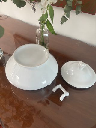 Sopera de porcelana blanca