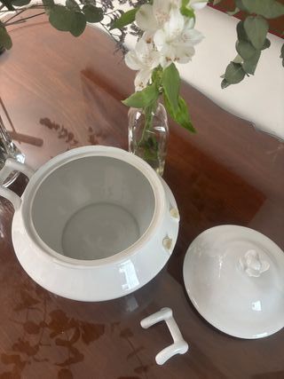 Sopera de porcelana blanca