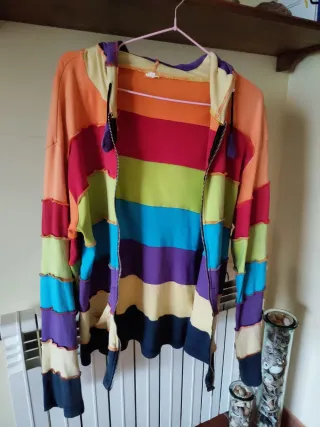 Sudadera multicolor con cremallera