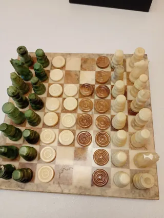 Scacchiera vintage in marmo e onice , vendo così .