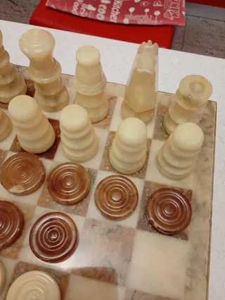 Scacchiera vintage in marmo e onice , vendo così .