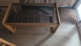 Mesa de centro de cristal y madera