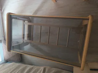 Mesa de centro de cristal y madera