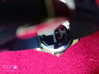 Reloj Sekonda Negro y Dorado con Cristales