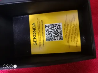 Reloj Sekonda Negro y Dorado con Cristales