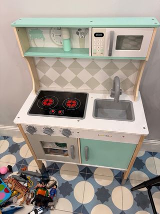 Cocina infantil de madera con accesorios
