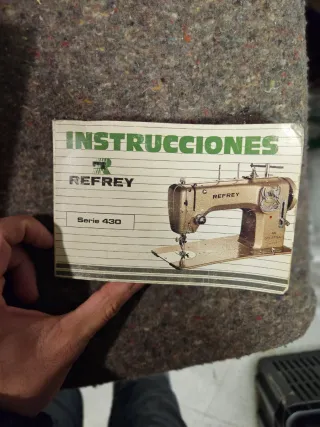 Máquina de coser Refrey