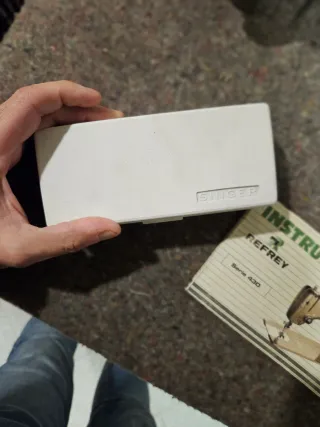 Máquina de coser Refrey