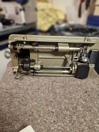 Máquina de coser Refrey