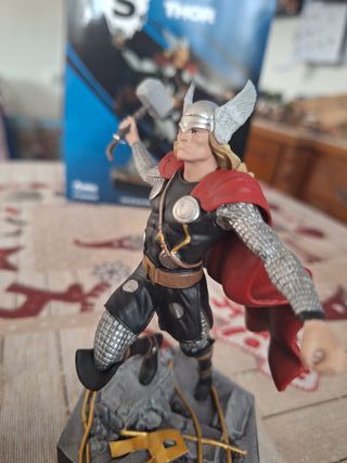 Figura Thor Marvel VS
