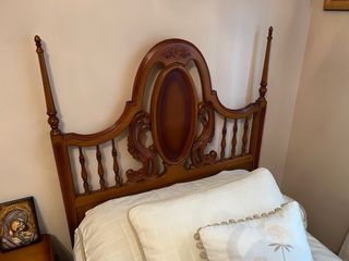 2 Camas 90 Madera Maciza+ colchones + mesita + ...