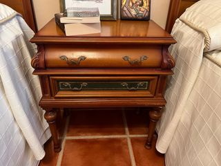 2 Camas 90 Madera Maciza+ colchones + mesita + ...