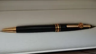 Bolígrafo Montblanc Negro y Dorado