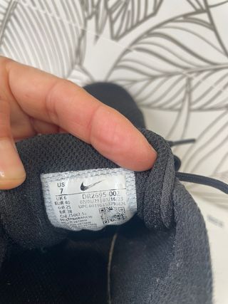 Zapatillas Nike zoom Negras y Blancas casi nuevas