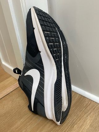 Zapatillas Nike zoom Negras y Blancas casi nuevas