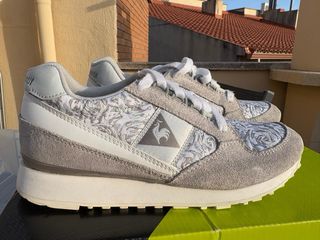 Deportivas Le Coq Sportif grises y blancas