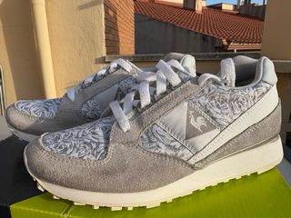Deportivas Le Coq Sportif grises y blancas