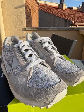 Deportivas Le Coq Sportif grises y blancas