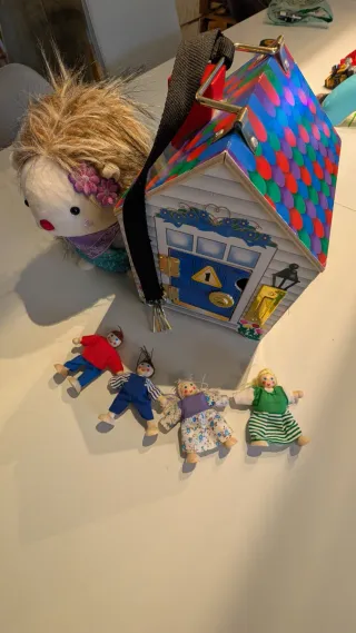 Casita Melissa & Dough con 4 muñecos