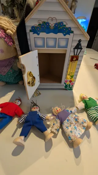 Casita Melissa & Dough con 4 muñecos