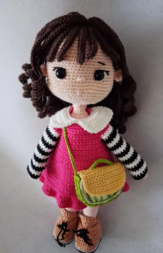 Muñeca de ganchillo hecha a mano